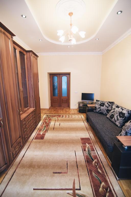 Apartment On Bernarda Meretyna Lviv Exterior photo