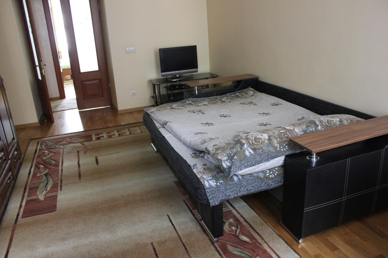Apartment On Bernarda Meretyna Lviv Exterior photo